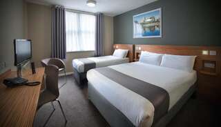 Отель Travelodge Galway Голуэй Двухместный номер с 2 отдельными кроватями и собственной ванной комнатой-1